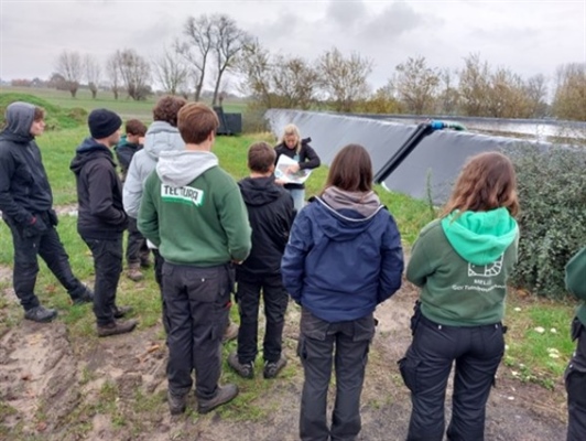 Elise legde peilgestuurde drainage uit aan Tectura leerlingen.